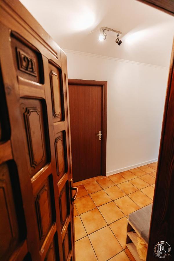 Zaza Apartament - Central Area, With Balcony Târgu Jiu Eksteriør billede