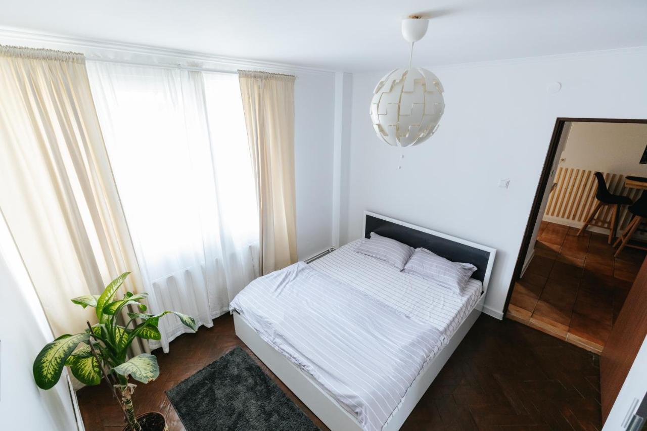 Zaza Apartament - Central Area, With Balcony Târgu Jiu Eksteriør billede