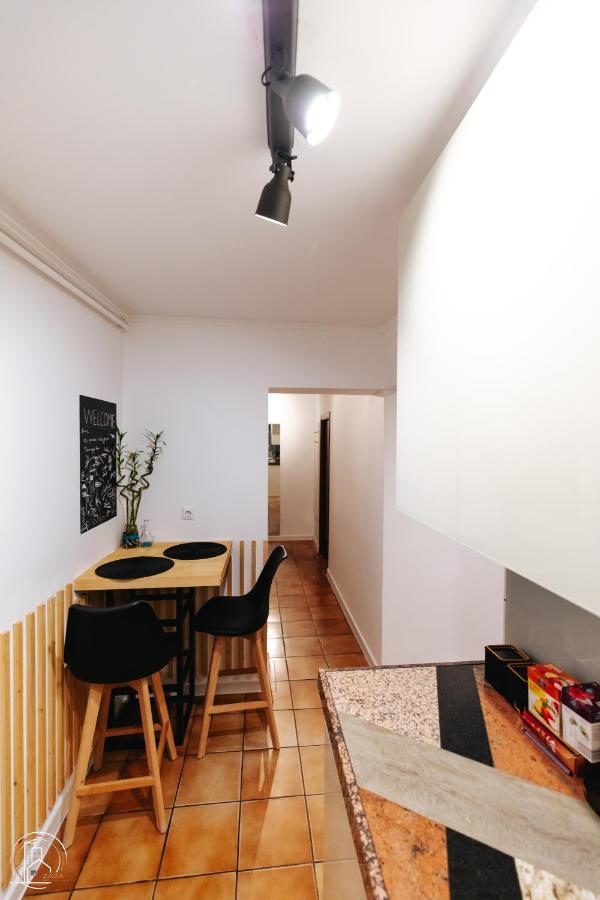Zaza Apartament - Central Area, With Balcony Târgu Jiu Eksteriør billede